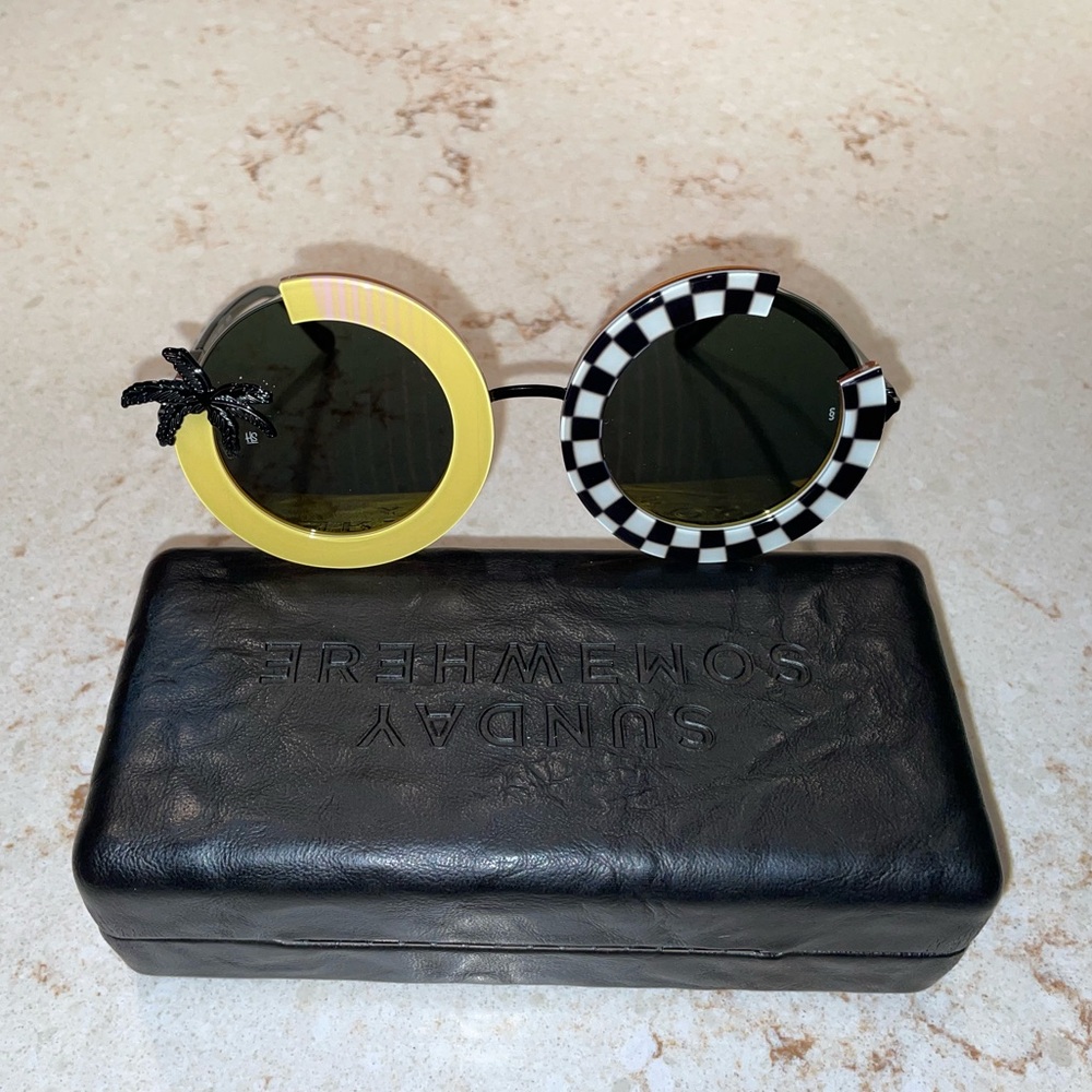 NEW Rare Unique Limited Edition Sunday Somewhere Pineapple Checkered Sunglasses